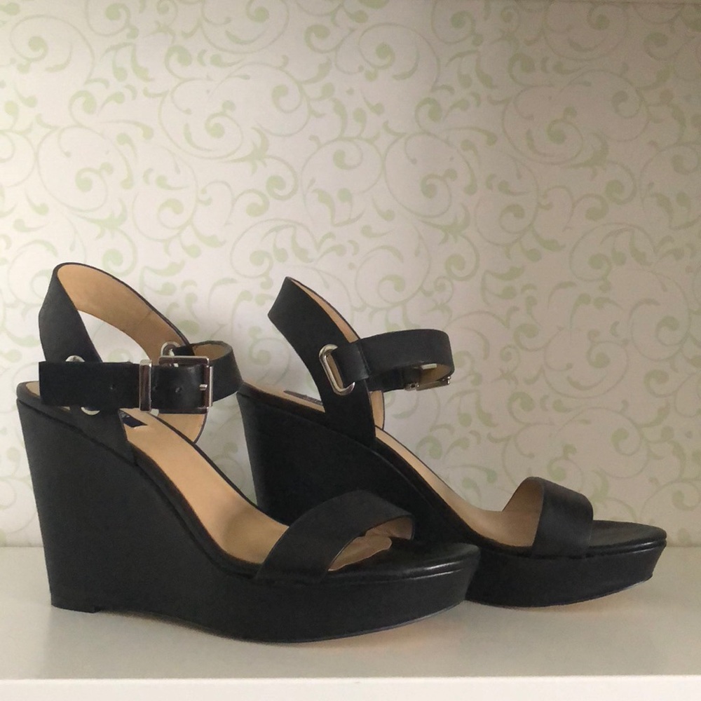 Saks Fifth Avenue Blue Label Black Wedges